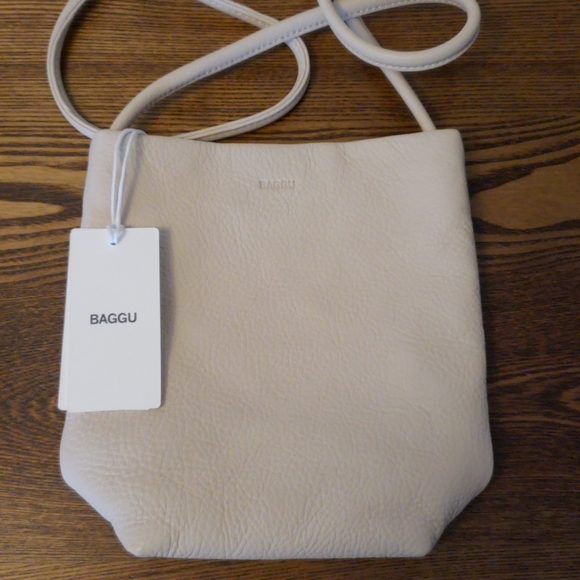 BAGGU Handbags - ⭐SALE⭐ Baggu Soft Leather Crossbody Purse - Cream
